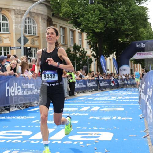 29.06.2025 - hella hamburg halbmarathon Strokosch-Dieckow http://msf.ph/oto/8209896 29.06.2025 10:21:37 Ziel 6559, 9442, 11965, 17856 meine-sportfotos.de