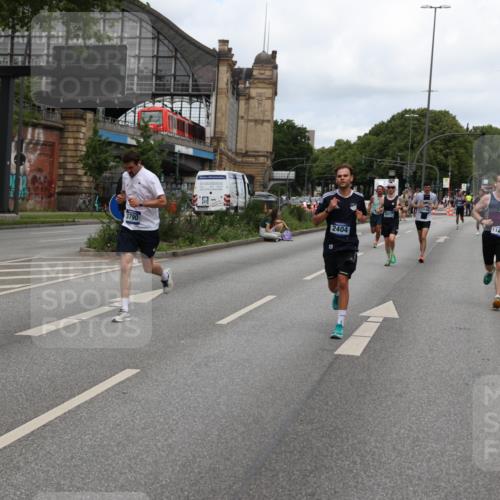 29.06.2025 - hella hamburg halbmarathon Yannick Fuchs http://msf.ph/oto/8209921 29.06.2025 10:32:22 20KM 1505, 2404, 3480, 3790, 5791, 5923, 7152, 7154, 9017, 9944, 10793, 10922, 11106, 11423, 12739, 12900, 13148, 13372, 13595, 13900, 15303, 15382, 15888, 16698, 17726, 18103, 18193, 18216, 18277, 18357, 18986 meine-sportfotos.de