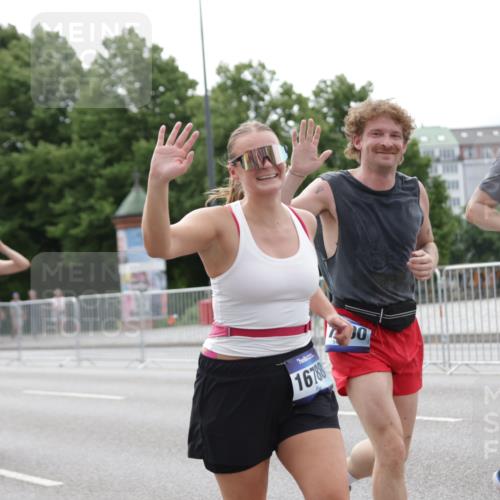 29.06.2025 - hella hamburg halbmarathon Jannik Wohlers http://msf.ph/oto/8209977 29.06.2025 10:26:20 Lombardsbrücke 1973, 2643, 4507, 4509, 6625, 7069, 8079, 9186, 11270, 11740, 12071, 15027, 15807, 15878, 16788, 17300, 17675, 18074, 18516, 18962 meine-sportfotos.de