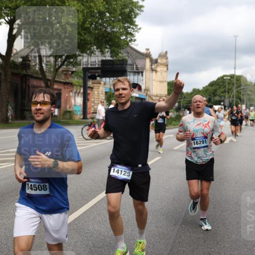 29.06.2025 - hella hamburg halbmarathon Yannick Fuchs http://msf.ph/oto/8209988 29.06.2025 10:45:09 20KM 1366, 1461, 2411, 2540, 2880, 4077, 4816, 5018, 5336, 5600, 7134, 7369, 7943, 8117, 8205, 8261, 8508, 8989, 10057, 10215, 10508, 10603, 10691, 11214, 11422, 11512, 11733, 12016, 12778, 12949, 13073, 13808, 14125, 14458, 15480, 15720, 15871, 16285, 16291, 16907, 17129, 17823, 18006, 18182, 18413, 18489, 19007 meine-sportfotos.de