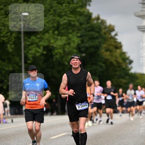 29.06.2025 - hella hamburg halbmarathon Dr. Thomas Lammeyer http://msf.ph/oto/8210006 29.06.2025 10:12:28 Kennedybrücke 1527, 2190, 2309, 4864, 5100, 5347, 6100, 6590, 6918, 7453, 9071, 9457, 9616, 9966 meine-sportfotos.de