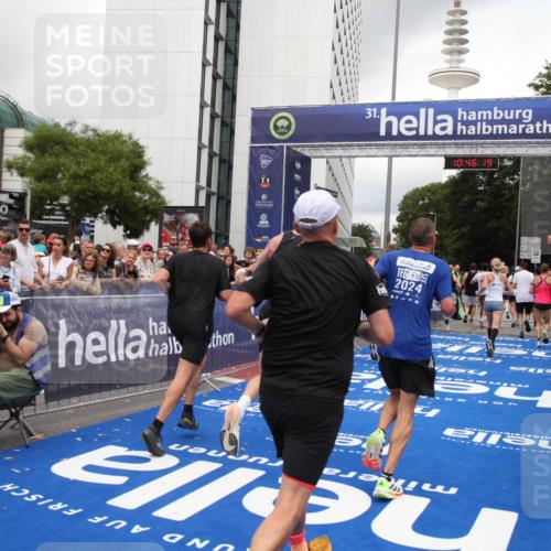 29.06.2025 - hella hamburg halbmarathon Michael Strokosch http://msf.ph/oto/8210015 29.06.2025 10:46:18 Ziel 1569, 1759, 2048, 2590, 2707, 3056, 3087, 4949, 6388, 7450, 9497, 10796, 11094, 11125, 16136, 16466, 16475, 17190, 18797 meine-sportfotos.de