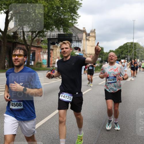 29.06.2025 - hella hamburg halbmarathon Yannick Fuchs http://msf.ph/oto/8210019 29.06.2025 10:45:09 20KM 1366, 1461, 2411, 2540, 2880, 4077, 4816, 5018, 5336, 5600, 7134, 7369, 7943, 8117, 8205, 8261, 8508, 8989, 10057, 10215, 10508, 10603, 10691, 11214, 11422, 11512, 11733, 12016, 12778, 12949, 13073, 13808, 14125, 14458, 15480, 15720, 15871, 16285, 16291, 16907, 17129, 17823, 18006, 18182, 18413, 18489, 19007 meine-sportfotos.de