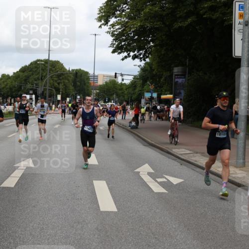 29.06.2025 - hella hamburg halbmarathon Yannick Fuchs http://msf.ph/oto/8210031 29.06.2025 10:32:23 20KM 1505, 2404, 3480, 3790, 5791, 7152, 7154, 9017, 9944, 10793, 10922, 11106, 11423, 12739, 12900, 13148, 13372, 13595, 13900, 15303, 15382, 15888, 16698, 17726, 18103, 18193, 18216, 18277, 18357, 18986 meine-sportfotos.de