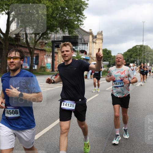 29.06.2025 - hella hamburg halbmarathon Yannick Fuchs http://msf.ph/oto/8210036 29.06.2025 10:45:09 20KM 1366, 1461, 2411, 2540, 2880, 4077, 4816, 5018, 5336, 5600, 7134, 7369, 7943, 8117, 8205, 8261, 8508, 8989, 10057, 10215, 10508, 10603, 10691, 11214, 11422, 11512, 11733, 12016, 12778, 12949, 13073, 13808, 14125, 14458, 15480, 15720, 15871, 16285, 16291, 16907, 17129, 17823, 18006, 18182, 18413, 18489, 19007 meine-sportfotos.de
