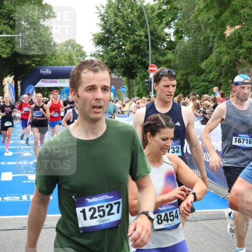 29.06.2025 - hella hamburg halbmarathon Zöllner http://msf.ph/oto/8210058 29.06.2025 10:50:05 Ziel 1216, 1321, 2020, 3692, 3852, 7100, 7657, 9031, 9213, 9303, 9965, 12271, 13225, 13758, 16403, 16716, 18884, 19112 meine-sportfotos.de