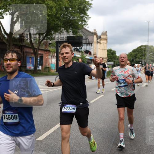 29.06.2025 - hella hamburg halbmarathon Yannick Fuchs http://msf.ph/oto/8210069 29.06.2025 10:45:09 20KM 1366, 1461, 2411, 2540, 2880, 4077, 4816, 5018, 5336, 5600, 7134, 7369, 7943, 8117, 8205, 8261, 8508, 8989, 10057, 10215, 10508, 10603, 10691, 11214, 11422, 11512, 11733, 12016, 12778, 12949, 13073, 13808, 14125, 14458, 15480, 15720, 15871, 16285, 16291, 16907, 17129, 17823, 18006, 18182, 18413, 18489, 19007 meine-sportfotos.de