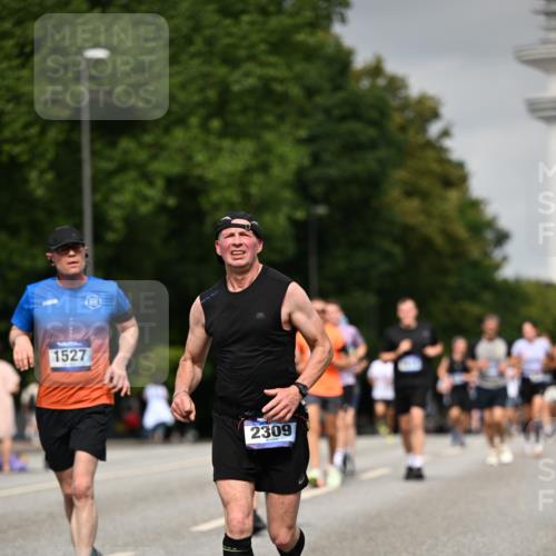 29.06.2025 - hella hamburg halbmarathon Dr. Thomas Lammeyer http://msf.ph/oto/8210081 29.06.2025 10:12:28 Kennedybrücke 1527, 2190, 2309, 4864, 5100, 5347, 6100, 6590, 6918, 7453, 9071, 9457, 9616, 9966 meine-sportfotos.de