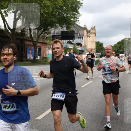 29.06.2025 - hella hamburg halbmarathon Yannick Fuchs http://msf.ph/oto/8210090 29.06.2025 10:45:09 20KM 1366, 1461, 2411, 2540, 2880, 4077, 4816, 5018, 5336, 5600, 7134, 7369, 7943, 8117, 8205, 8261, 8508, 8989, 10057, 10215, 10508, 10603, 10691, 11214, 11422, 11512, 11733, 12016, 12778, 12949, 13073, 13808, 14125, 14458, 15480, 15720, 15871, 16285, 16291, 16907, 17129, 17823, 18006, 18182, 18413, 18489, 19007 meine-sportfotos.de