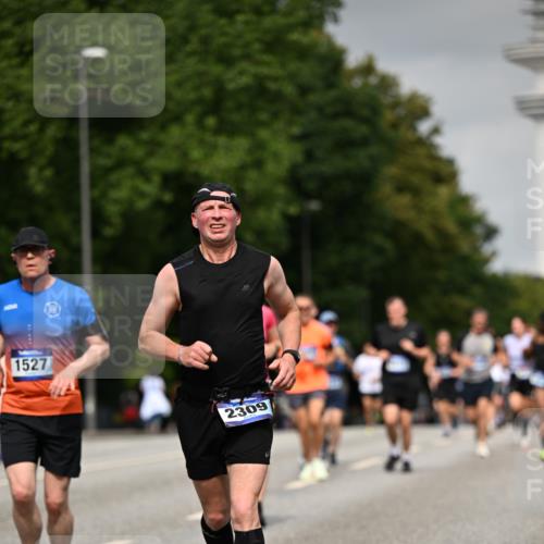 29.06.2025 - hella hamburg halbmarathon Dr. Thomas Lammeyer http://msf.ph/oto/8210120 29.06.2025 10:12:29 Kennedybrücke 1527, 2190, 2309, 4864, 5100, 5347, 6100, 6590, 6918, 7348, 7453, 9071, 9457, 9616, 9966 meine-sportfotos.de