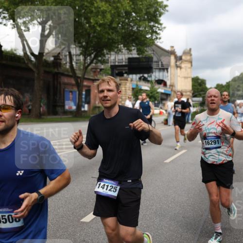 29.06.2025 - hella hamburg halbmarathon Yannick Fuchs http://msf.ph/oto/8210161 29.06.2025 10:45:09 20KM 1366, 1461, 2411, 2540, 2880, 4077, 4816, 5018, 5336, 5600, 7134, 7369, 7943, 8117, 8205, 8261, 8508, 8989, 10057, 10215, 10508, 10603, 10691, 11214, 11422, 11512, 11733, 12016, 12778, 12949, 13073, 13808, 14125, 14458, 15480, 15720, 15871, 16285, 16291, 16907, 17129, 17823, 18006, 18182, 18413, 18489, 19007 meine-sportfotos.de