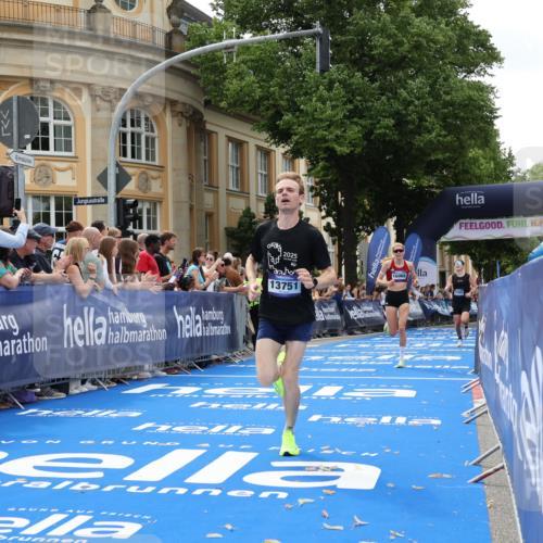 29.06.2025 - hella hamburg halbmarathon Strokosch-Dieckow http://msf.ph/oto/8210192 29.06.2025 10:22:03 Ziel 13751, 16068, 17886, 18693 meine-sportfotos.de
