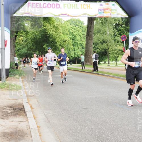 29.06.2025 - hella hamburg halbmarathon MichiJ http://msf.ph/oto/8210207 29.06.2025 10:22:58 Zwischen KM18-KM19 1053, 2243, 5193, 6305, 9345, 10865, 14310, 15902 meine-sportfotos.de