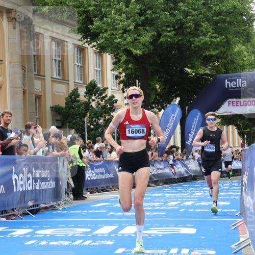 29.06.2025 - hella hamburg halbmarathon Strokosch-Dieckow http://msf.ph/oto/8210227 29.06.2025 10:22:04 Ziel 13751, 16068, 17886, 18693 meine-sportfotos.de