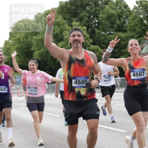29.06.2025 - hella hamburg halbmarathon Jannik Wohlers http://msf.ph/oto/8210292 29.06.2025 10:26:23 Lombardsbrücke 1973, 2045, 2643, 4507, 4509, 6625, 7069, 8079, 9186, 11270, 11740, 12071, 15027, 15878, 16479, 16788, 17300, 17675, 18074, 18516, 18962, 18978 meine-sportfotos.de