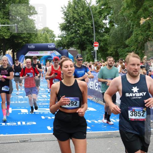 29.06.2025 - hella hamburg halbmarathon Zöllner http://msf.ph/oto/8210309 29.06.2025 10:50:07 Ziel 1216, 1321, 1507, 2020, 3562, 3692, 3852, 7100, 7657, 8313, 9031, 9213, 9303, 9965, 12203, 12271, 13225, 13282, 13758, 14257, 16403, 18228, 18657, 18658, 18884, 19112 meine-sportfotos.de