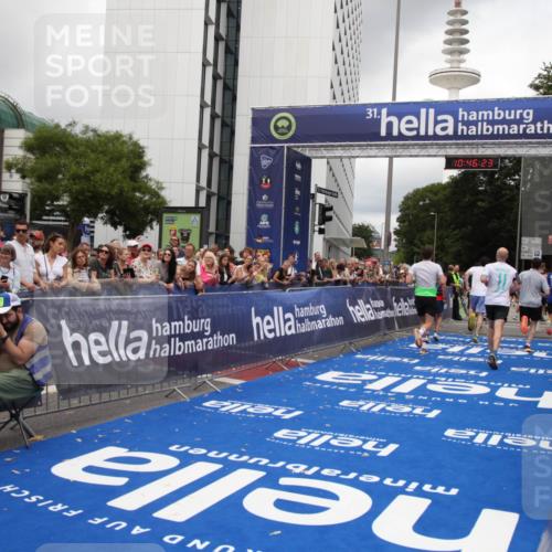 29.06.2025 - hella hamburg halbmarathon Michael Strokosch http://msf.ph/oto/8210331 29.06.2025 10:46:22 Ziel 1569, 1600, 2048, 2590, 3056, 4949, 6388, 6691, 8142, 9497, 10796, 12171, 12651, 13698, 14200, 14262, 17190, 18118, 18211 meine-sportfotos.de