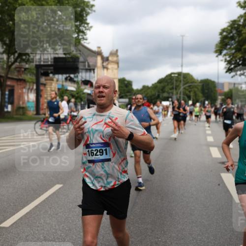 29.06.2025 - hella hamburg halbmarathon Yannick Fuchs http://msf.ph/oto/8210341 29.06.2025 10:45:10 20KM 1366, 2411, 2540, 2880, 4077, 4816, 5018, 5336, 5600, 7134, 7369, 7943, 8117, 8205, 8261, 8508, 8989, 10057, 10215, 10508, 10603, 10691, 11124, 11214, 11422, 11512, 11625, 11733, 12016, 12778, 12949, 13073, 13808, 14125, 14458, 15480, 15720, 15871, 16285, 16291, 16907, 17129, 17823, 18006, 18182, 18413, 18489, 19007 meine-sportfotos.de