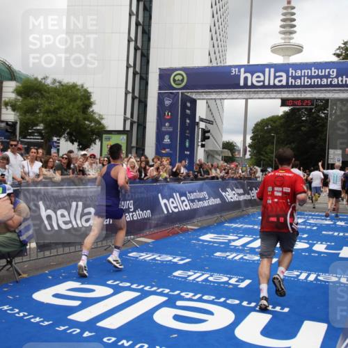 29.06.2025 - hella hamburg halbmarathon Michael Strokosch http://msf.ph/oto/8210349 29.06.2025 10:46:23 Ziel 1569, 1600, 2048, 2590, 3056, 4949, 6388, 6691, 8142, 9497, 10796, 12171, 12651, 13698, 14200, 14262, 16127, 17190, 18118, 18211 meine-sportfotos.de