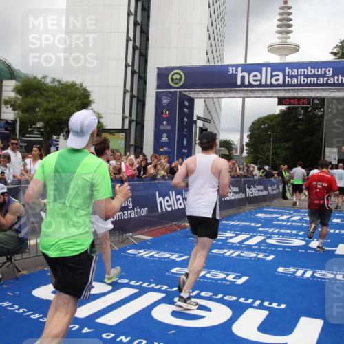 29.06.2025 - hella hamburg halbmarathon Michael Strokosch http://msf.ph/oto/8210366 29.06.2025 10:46:24 Ziel 1600, 2048, 3056, 4949, 6691, 7335, 8142, 9497, 11185, 11773, 12171, 12651, 13698, 14200, 14262, 16127, 17190, 18118, 18211, 18637 meine-sportfotos.de