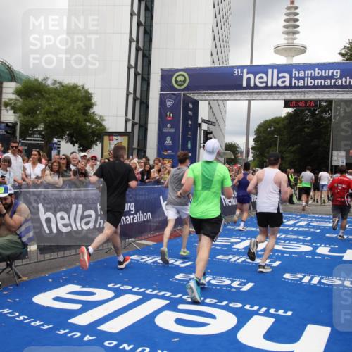 29.06.2025 - hella hamburg halbmarathon Michael Strokosch http://msf.ph/oto/8210393 29.06.2025 10:46:25 Ziel 1600, 2222, 2842, 3056, 6421, 6691, 7335, 8142, 9497, 11185, 11773, 12171, 12651, 13698, 14045, 14200, 14262, 16127, 18118, 18211, 18637 meine-sportfotos.de