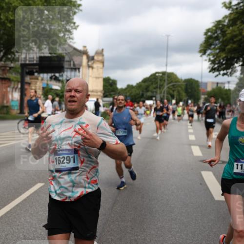 29.06.2025 - hella hamburg halbmarathon Yannick Fuchs http://msf.ph/oto/8210412 29.06.2025 10:45:10 20KM 1366, 2411, 2540, 2880, 4077, 4816, 5018, 5336, 5600, 7134, 7369, 7943, 8117, 8205, 8261, 8508, 8989, 10057, 10215, 10508, 10603, 10691, 11124, 11214, 11422, 11512, 11625, 11733, 12016, 12778, 12949, 13073, 13808, 14125, 14458, 15480, 15720, 15871, 16285, 16291, 16907, 17129, 17823, 18006, 18182, 18413, 18489, 19007 meine-sportfotos.de