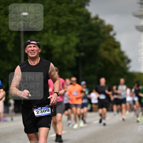 29.06.2025 - hella hamburg halbmarathon Dr. Thomas Lammeyer http://msf.ph/oto/8210417 29.06.2025 10:12:29 Kennedybrücke 1527, 2190, 2309, 4864, 5100, 5347, 6100, 6590, 6918, 7348, 7453, 9071, 9457, 9616, 9966 meine-sportfotos.de
