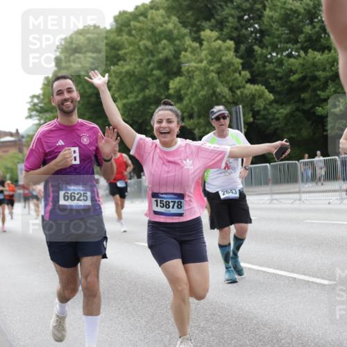 29.06.2025 - hella hamburg halbmarathon Jannik Wohlers http://msf.ph/oto/8210445 29.06.2025 10:26:24 Lombardsbrücke 1973, 2045, 2643, 4507, 4509, 6625, 7069, 8079, 9186, 11270, 11740, 12071, 15027, 15878, 16479, 16788, 17300, 17675, 18074, 18516, 18962, 18978 meine-sportfotos.de