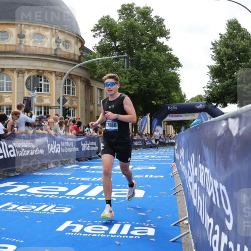 29.06.2025 - hella hamburg halbmarathon Strokosch-Dieckow http://msf.ph/oto/8210467 29.06.2025 10:22:06 Ziel 10650, 16068, 17886, 18693 meine-sportfotos.de