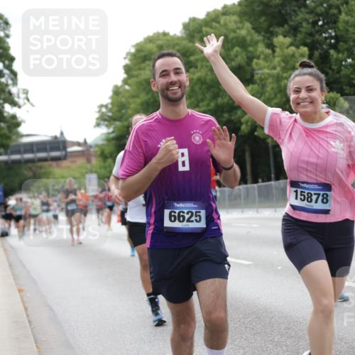 29.06.2025 - hella hamburg halbmarathon Jannik Wohlers http://msf.ph/oto/8210515 29.06.2025 10:26:24 Lombardsbrücke 1973, 2045, 2643, 4507, 4509, 6625, 7069, 8079, 9186, 11270, 11740, 12071, 15027, 15878, 16479, 16788, 17300, 17675, 18074, 18516, 18962, 18978 meine-sportfotos.de