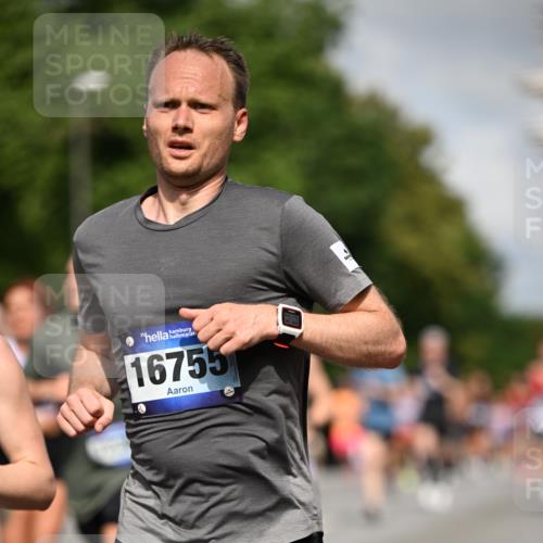 29.06.2025 - hella hamburg halbmarathon Dr. Thomas Lammeyer http://msf.ph/oto/8210519 29.06.2025 09:48:55 Kennedybrücke 57, 1686, 1707, 1990, 2689, 4129, 4679, 4698, 4749, 5187, 5550, 5826, 6358, 6878, 7186, 7481, 7723, 7880, 7965, 8190, 9634, 10017, 10484, 10876, 11120 meine-sportfotos.de