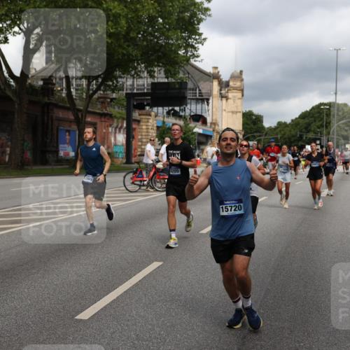 29.06.2025 - hella hamburg halbmarathon Yannick Fuchs http://msf.ph/oto/8210545 29.06.2025 10:45:10 20KM 1366, 2411, 2540, 2880, 4077, 4816, 5018, 5336, 5600, 7134, 7369, 7943, 8117, 8205, 8261, 8508, 8989, 10057, 10215, 10508, 10603, 10691, 11124, 11214, 11422, 11512, 11625, 11733, 12016, 12778, 12949, 13073, 13808, 14125, 14458, 15480, 15720, 15871, 16285, 16291, 16907, 17129, 17823, 18006, 18182, 18413, 18489, 19007 meine-sportfotos.de