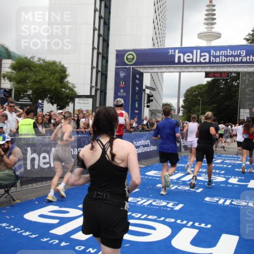 29.06.2025 - hella hamburg halbmarathon Michael Strokosch http://msf.ph/oto/8210553 29.06.2025 10:46:29 Ziel 1600, 2222, 2842, 4237, 6421, 6691, 6978, 7335, 8142, 8981, 9786, 11185, 11773, 12171, 12651, 12891, 13698, 14045, 14228, 14482, 15157, 16127, 18118, 18211, 18637, 19209 meine-sportfotos.de
