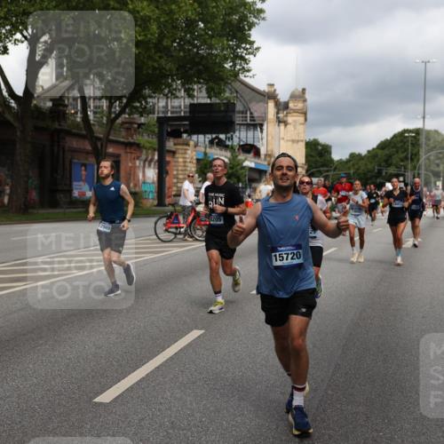29.06.2025 - hella hamburg halbmarathon Yannick Fuchs http://msf.ph/oto/8210585 29.06.2025 10:45:10 20KM 1366, 2411, 2540, 2880, 4077, 4816, 5018, 5336, 5600, 7134, 7369, 7943, 8117, 8205, 8261, 8508, 8989, 10057, 10215, 10508, 10603, 10691, 11124, 11214, 11422, 11512, 11625, 11733, 12016, 12778, 12949, 13073, 13808, 14125, 14458, 15480, 15720, 15871, 16285, 16291, 16907, 17129, 17823, 18006, 18182, 18413, 18489, 19007 meine-sportfotos.de