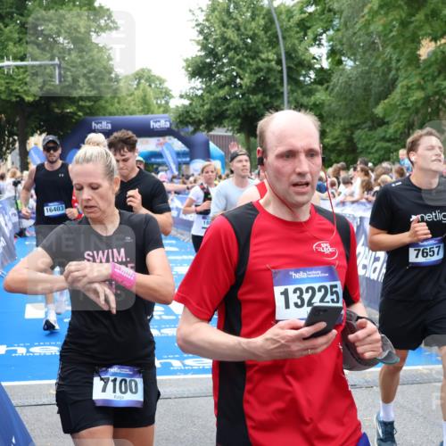 29.06.2025 - hella hamburg halbmarathon Zöllner http://msf.ph/oto/8210610 29.06.2025 10:50:09 Ziel 1216, 1321, 1507, 2020, 3296, 3562, 7176, 7657, 8313, 9031, 9303, 9965, 12203, 13225, 13282, 13758, 14257, 16403, 18228, 18657, 18658, 18884 meine-sportfotos.de