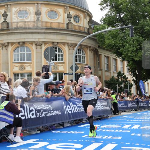 29.06.2025 - hella hamburg halbmarathon Strokosch-Dieckow http://msf.ph/oto/8210612 29.06.2025 10:22:11 Ziel 10650, 18693 meine-sportfotos.de