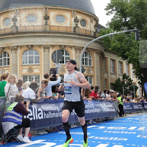 29.06.2025 - hella hamburg halbmarathon Strokosch-Dieckow http://msf.ph/oto/8210630 29.06.2025 10:22:11 Ziel 10650, 18693 meine-sportfotos.de