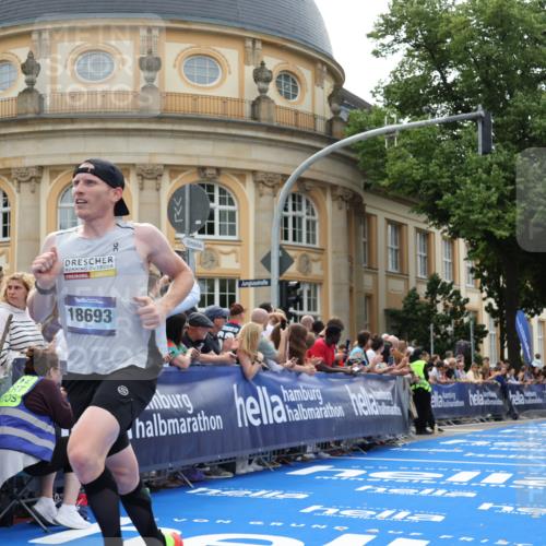29.06.2025 - hella hamburg halbmarathon Strokosch-Dieckow http://msf.ph/oto/8210643 29.06.2025 10:22:12 Ziel 10650, 18693 meine-sportfotos.de