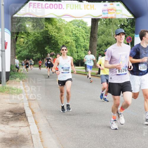 29.06.2025 - hella hamburg halbmarathon MichiJ http://msf.ph/oto/8210675 29.06.2025 10:23:01 Zwischen KM18-KM19 1053, 1080, 2243, 5193, 6305, 9376, 15902, 18906 meine-sportfotos.de