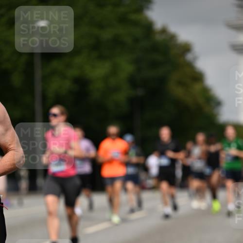 29.06.2025 - hella hamburg halbmarathon Dr. Thomas Lammeyer http://msf.ph/oto/8210688 29.06.2025 10:12:30 Kennedybrücke 1188, 1527, 2190, 2309, 4864, 5100, 5347, 6100, 6590, 6918, 7348, 7453, 9071, 9457, 9616, 9966 meine-sportfotos.de