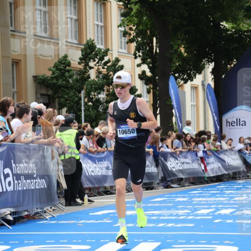 29.06.2025 - hella hamburg halbmarathon Strokosch-Dieckow http://msf.ph/oto/8210734 29.06.2025 10:22:14 Ziel 4571, 10650, 18693 meine-sportfotos.de