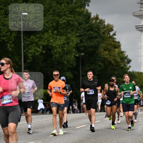 29.06.2025 - hella hamburg halbmarathon Dr. Thomas Lammeyer http://msf.ph/oto/8210795 29.06.2025 10:12:31 Kennedybrücke 1188, 1527, 2190, 2309, 4864, 5100, 5347, 6590, 6918, 7348, 7453, 9071, 9457, 9616, 9966 meine-sportfotos.de