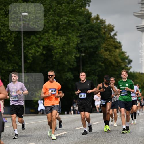 29.06.2025 - hella hamburg halbmarathon Dr. Thomas Lammeyer http://msf.ph/oto/8210852 29.06.2025 10:12:32 Kennedybrücke 1188, 1527, 2190, 2309, 4864, 5100, 5347, 6590, 6918, 7348, 7453, 9071, 9457, 9616, 9966 meine-sportfotos.de