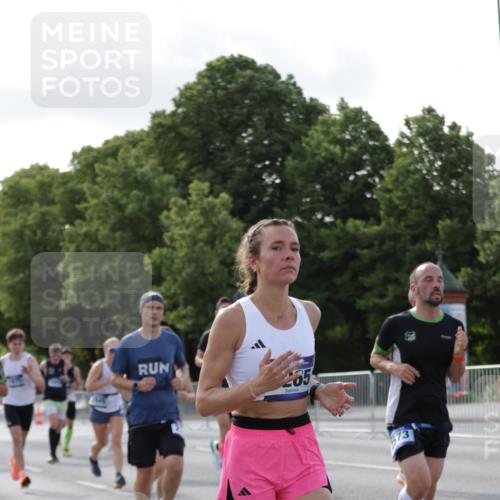 29.06.2025 - hella hamburg halbmarathon Jannik Wohlers http://msf.ph/oto/8210890 29.06.2025 09:49:20 Lombardsbrücke 1343, 1445, 1975, 2324, 2573, 2949, 3136, 3282, 3431, 4303, 4318, 4425, 6095, 7035, 7229, 7796, 8370, 8465, 9264, 9265, 9296, 9686, 9914, 10680, 10930, 11765, 12839, 13141, 13800, 14077, 14204, 14374, 14629, 14688, 14789, 15013, 15094, 15095, 15255, 16347, 16399, 16523, 16819, 17182, 17192, 17215, 17360, 17646, 18285, 18412, 18547, 18761, 18979, 19090 meine-sportfotos.de
