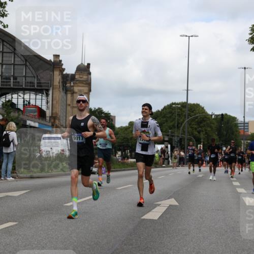 29.06.2025 - hella hamburg halbmarathon Yannick Fuchs http://msf.ph/oto/8210927 29.06.2025 10:32:25 20KM 1505, 2404, 3480, 3790, 5791, 7152, 7154, 7743, 9017, 9643, 9944, 10793, 10922, 11106, 11423, 12900, 13148, 13595, 13900, 15303, 15382, 15888, 16698, 17726, 18103, 18193, 18216, 18277 meine-sportfotos.de