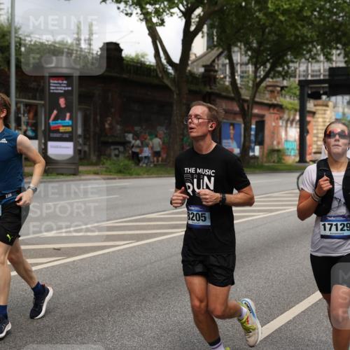 29.06.2025 - hella hamburg halbmarathon Yannick Fuchs http://msf.ph/oto/8210952 29.06.2025 10:45:12 20KM 1335, 1366, 2411, 2540, 2880, 4077, 4816, 5018, 5336, 5600, 5820, 7134, 7369, 7943, 8205, 8261, 8508, 8930, 8989, 10057, 10215, 10508, 10603, 10667, 10691, 11124, 11214, 11422, 11512, 11625, 11733, 12016, 12778, 12949, 13073, 13808, 14125, 14458, 15480, 15720, 15871, 16285, 16291, 16907, 17129, 17823, 18006, 18182, 18413, 19007, 19053 meine-sportfotos.de