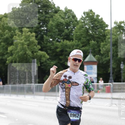 29.06.2025 - hella hamburg halbmarathon Jannik Wohlers http://msf.ph/oto/8210966 29.06.2025 10:26:29 Lombardsbrücke 1793, 1973, 2045, 4507, 4509, 5494, 6625, 7069, 8056, 9186, 10465, 11740, 12071, 13462, 15027, 15878, 16479, 16788, 17300, 18074, 18516, 18962, 18978 meine-sportfotos.de