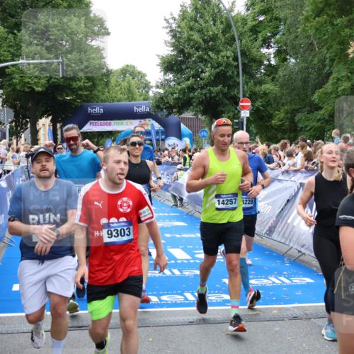 29.06.2025 - hella hamburg halbmarathon Zöllner http://msf.ph/oto/8210982 29.06.2025 10:50:14 Ziel 1119, 1507, 3296, 3562, 7176, 7930, 7932, 8313, 9965, 10371, 11607, 12203, 12235, 13282, 14257, 15620, 18228, 18657, 18658, 18811, 19040 meine-sportfotos.de