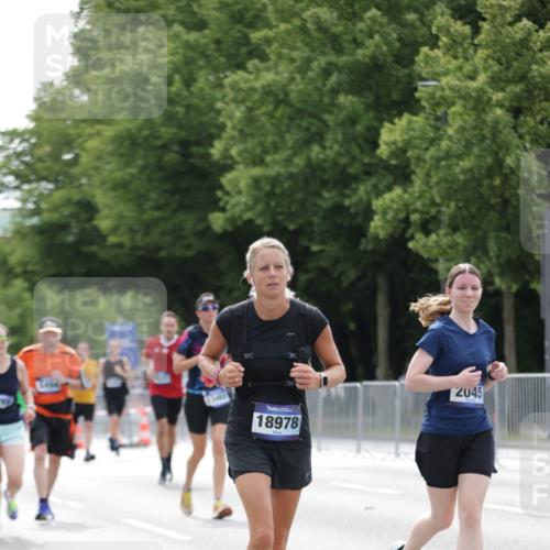 29.06.2025 - hella hamburg halbmarathon Jannik Wohlers http://msf.ph/oto/8210993 29.06.2025 10:26:30 Lombardsbrücke 1793, 1973, 2045, 4358, 4507, 4509, 5494, 6625, 6637, 7069, 8056, 9186, 10465, 11110, 11740, 12071, 13462, 15027, 15878, 16479, 18074, 18516, 18962, 18978 meine-sportfotos.de