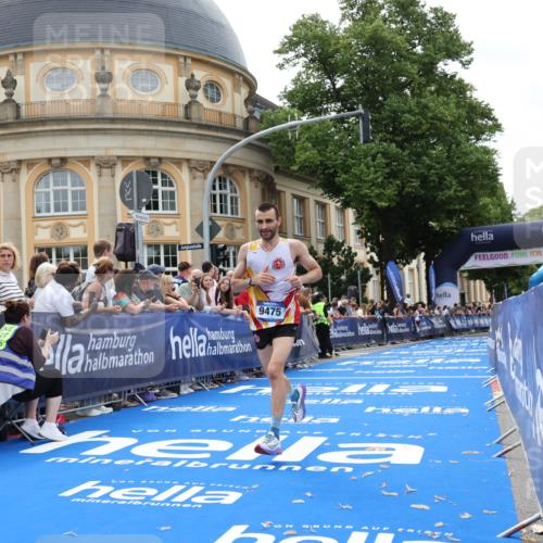 29.06.2025 - hella hamburg halbmarathon Strokosch-Dieckow http://msf.ph/oto/8210994 29.06.2025 10:22:26 Ziel 3720, 4571, 9475 meine-sportfotos.de